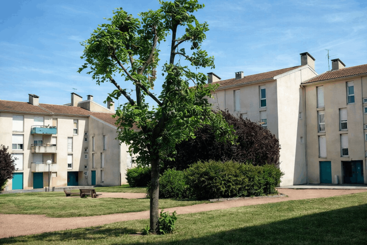 La préservation des chaudières individuelles gaz dans cette résidence a été permise grâce à la mise en œuvre de la solution Techna-Shunt de Technaflon qui permet de conserver le conduit maçonné shunt sans travaux complémentaires.
