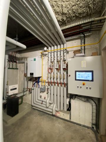 Panoplie hydraulique et chaudière en Local de production d’énergie