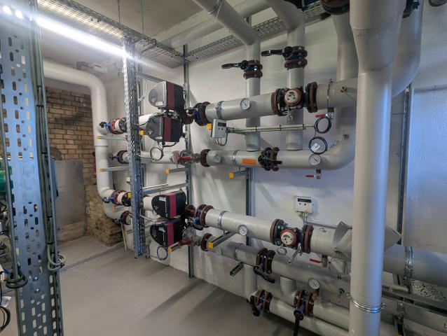 Détail du système de régulation et de distribution hydraulique.