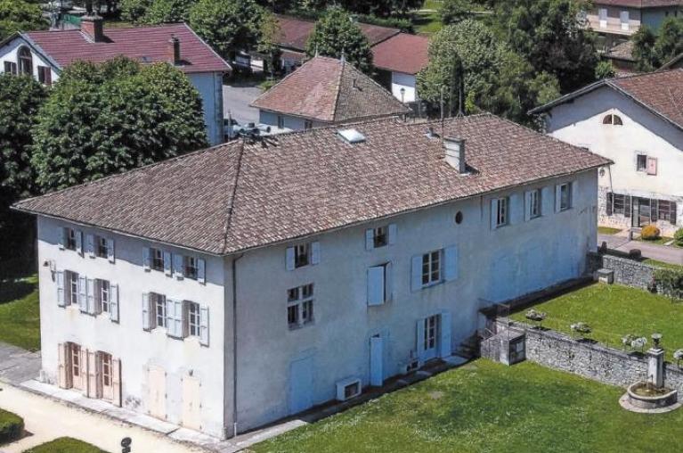 Mairie de Saint-Ismier en vue aérienne