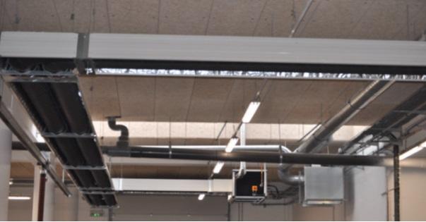 Tubes radiants au gaz centralisé au plafond des ateliers mécaniques